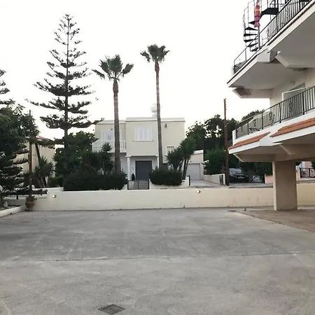 1 Bed Flat - * Pégeia